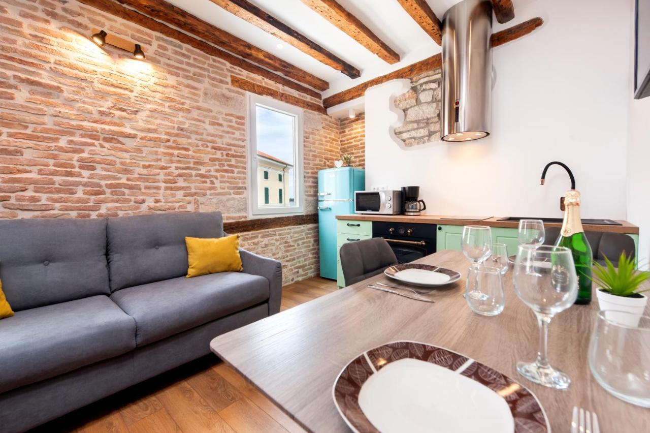 The Yellow House Apartments Ρόβινι Εξωτερικό φωτογραφία