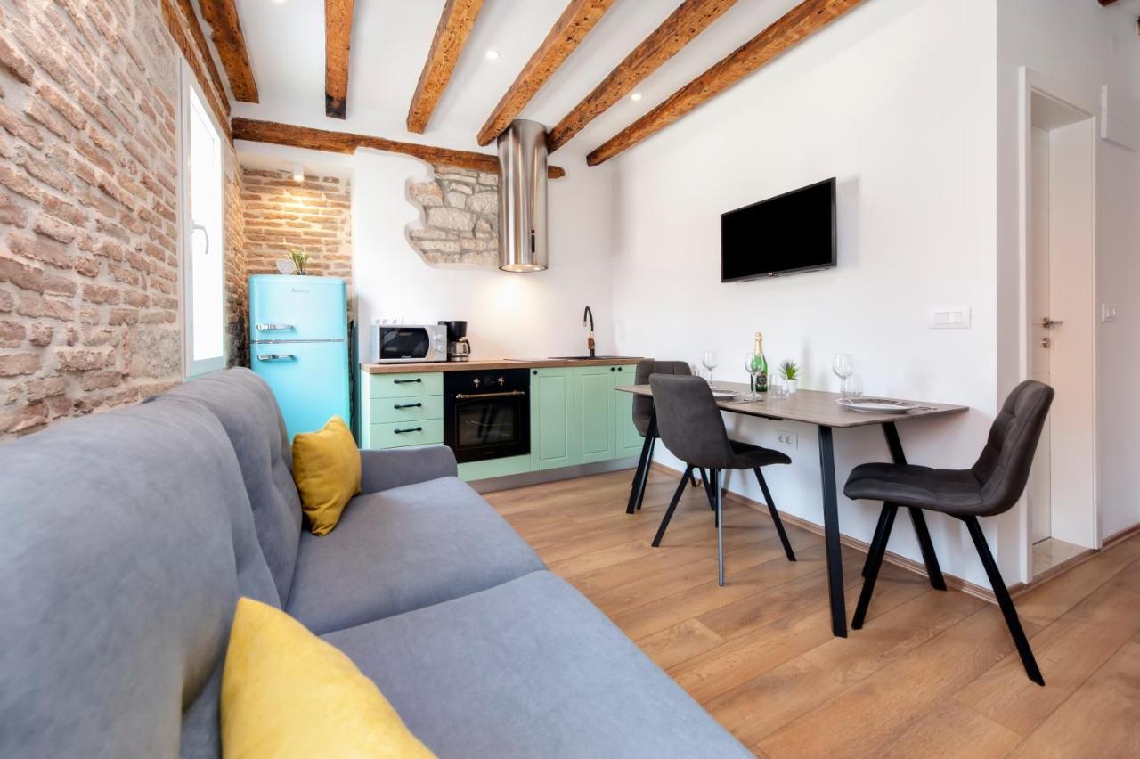The Yellow House Apartments Ρόβινι Εξωτερικό φωτογραφία