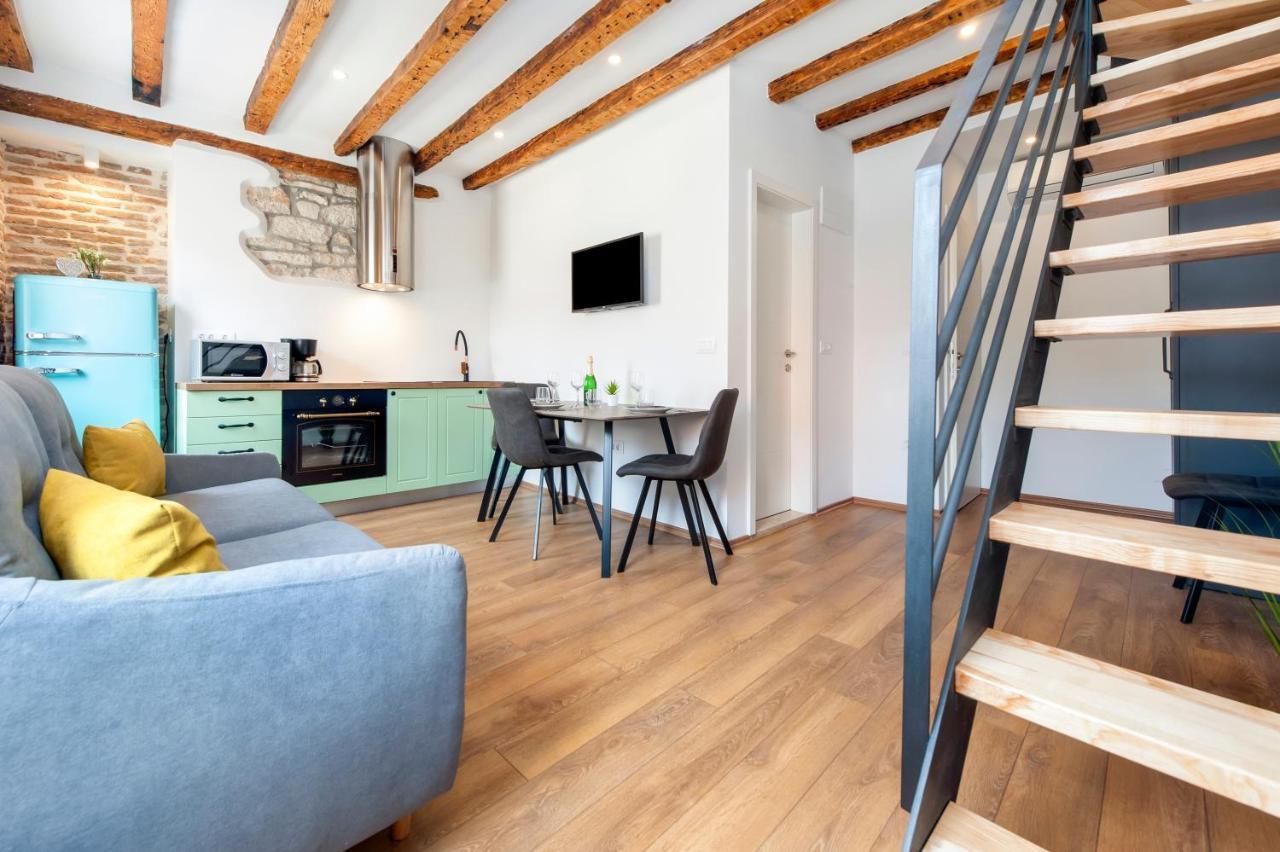 The Yellow House Apartments Ρόβινι Εξωτερικό φωτογραφία