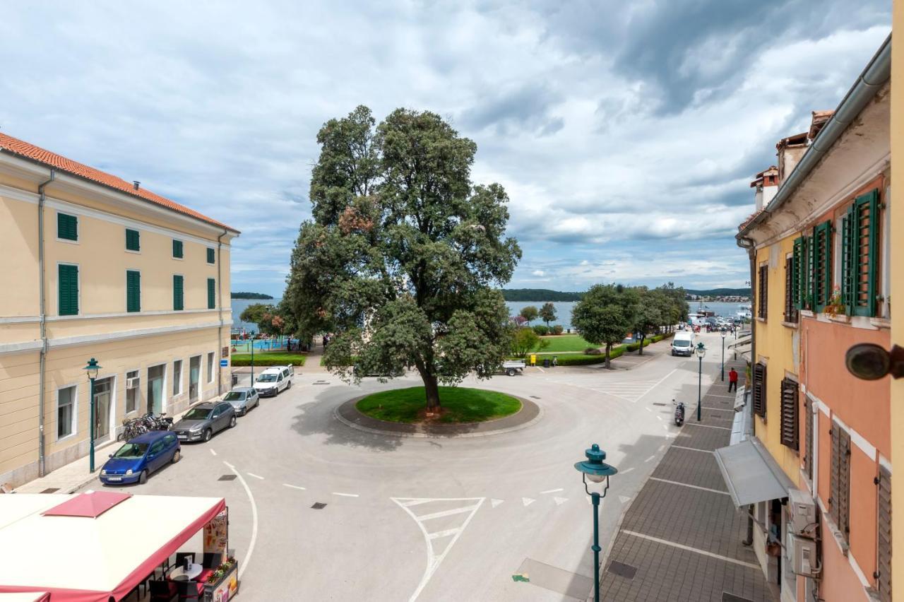 The Yellow House Apartments Ρόβινι Εξωτερικό φωτογραφία