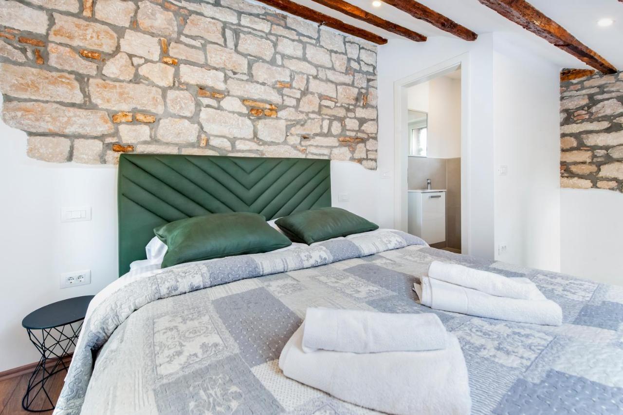 The Yellow House Apartments Ρόβινι Εξωτερικό φωτογραφία